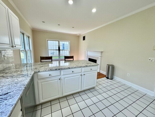 Building Photo - 78 Village Ct