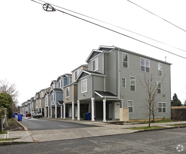Foto principal - 6812 72nd Ave