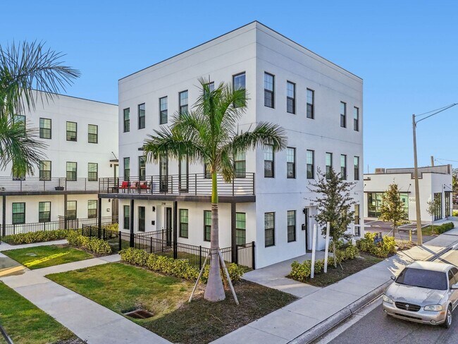 Building Photo - Modern Townhome For Lease in downtown St Pete and Warehouse Arts District