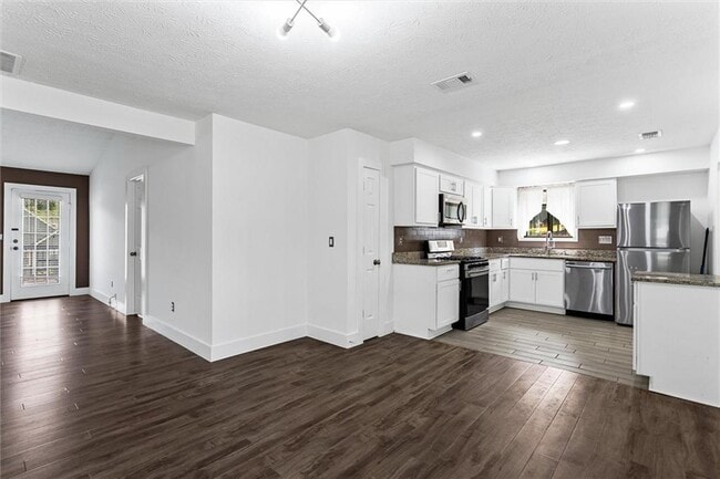 Building Photo - 140 Grayland Creek Dr