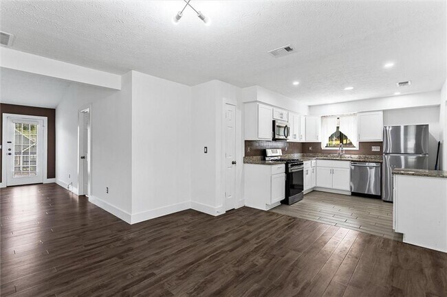 Foto del edificio - 140 Grayland Creek Dr