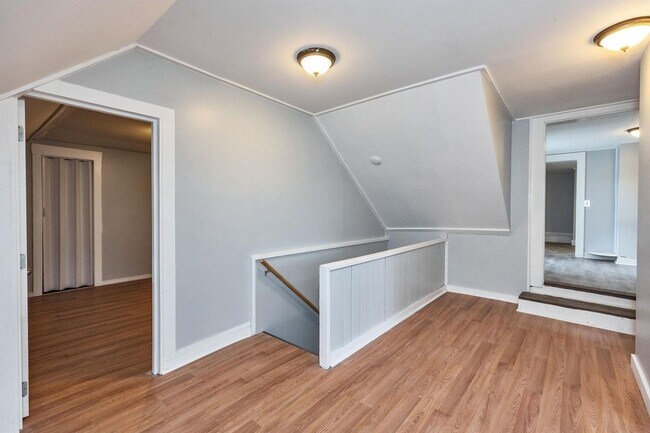 Foto del edificio - 27 School, D