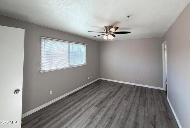Foto del edificio - 6301 W Earll Dr