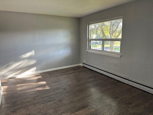 Building Photo - 1033 Ravine Rd