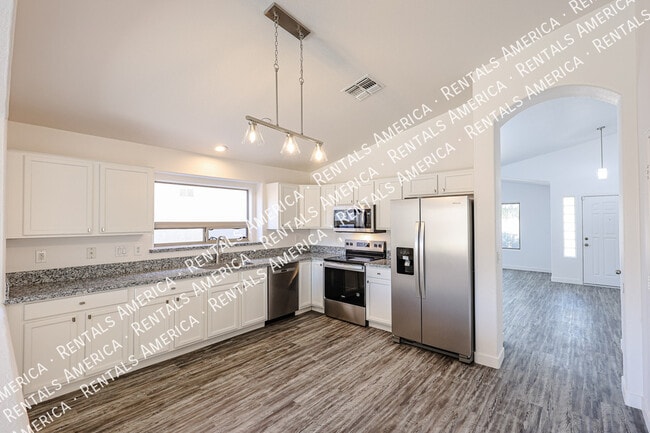 Building Photo - 4930 W Desert Dr