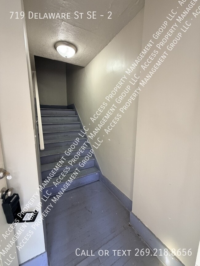 Foto del edificio - 719 Delaware St SE