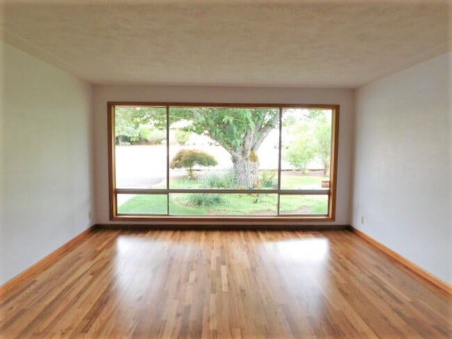 Foto del edificio - 3Bd/1.5Ba Single Story House - Available S...