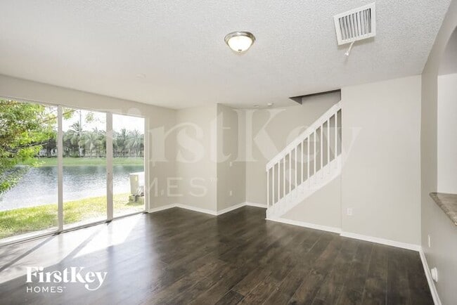 Foto del edificio - 2349 NE 42nd Cir