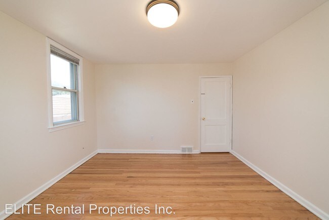 Building Photo - 16 Acres Dr