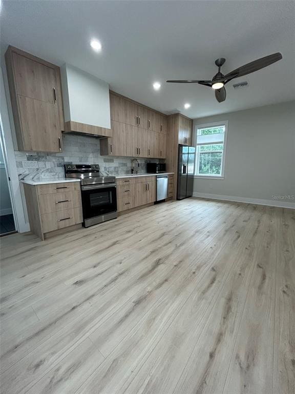 Foto del edificio - 468 44th Ave NE
