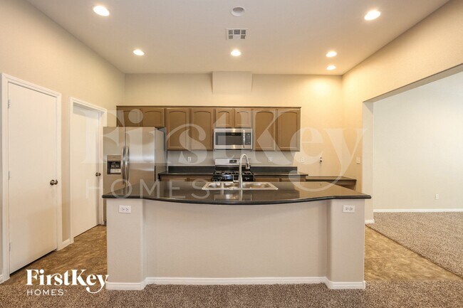 Foto del edificio - 6345 Salmon Mountain Ave