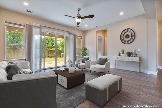 Foto del edificio - 5101 Rain Lily Dr