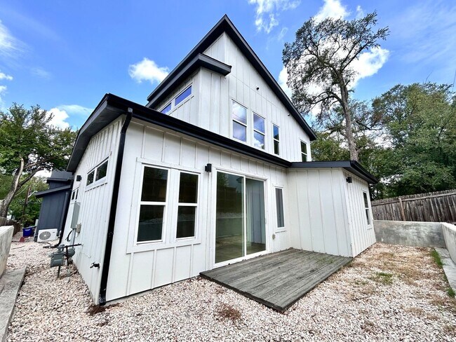 Foto del edificio - 1403 Cometa St