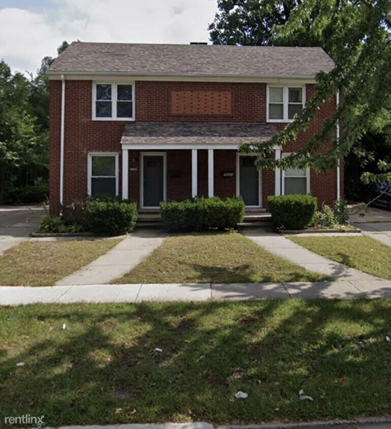 Foto principal - 2 br, 1 bath Duplex - 18463 Outer Dr 18463...