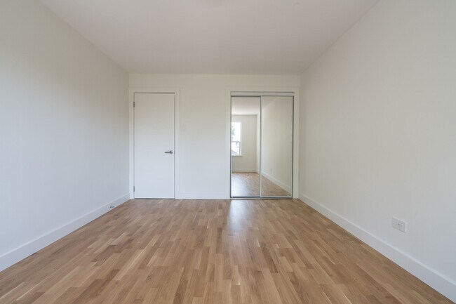 Photo du bâtiment - 111 Lawton Blvd