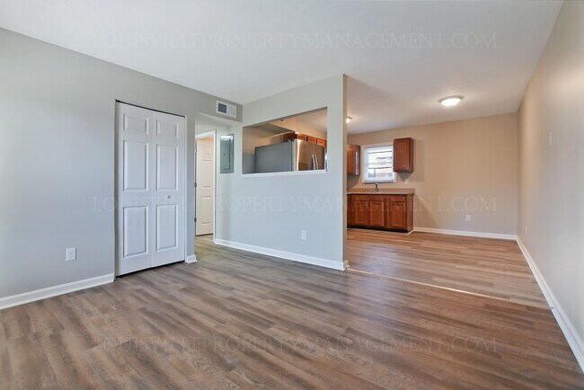Building Photo - 419 Wood Creek Dr
