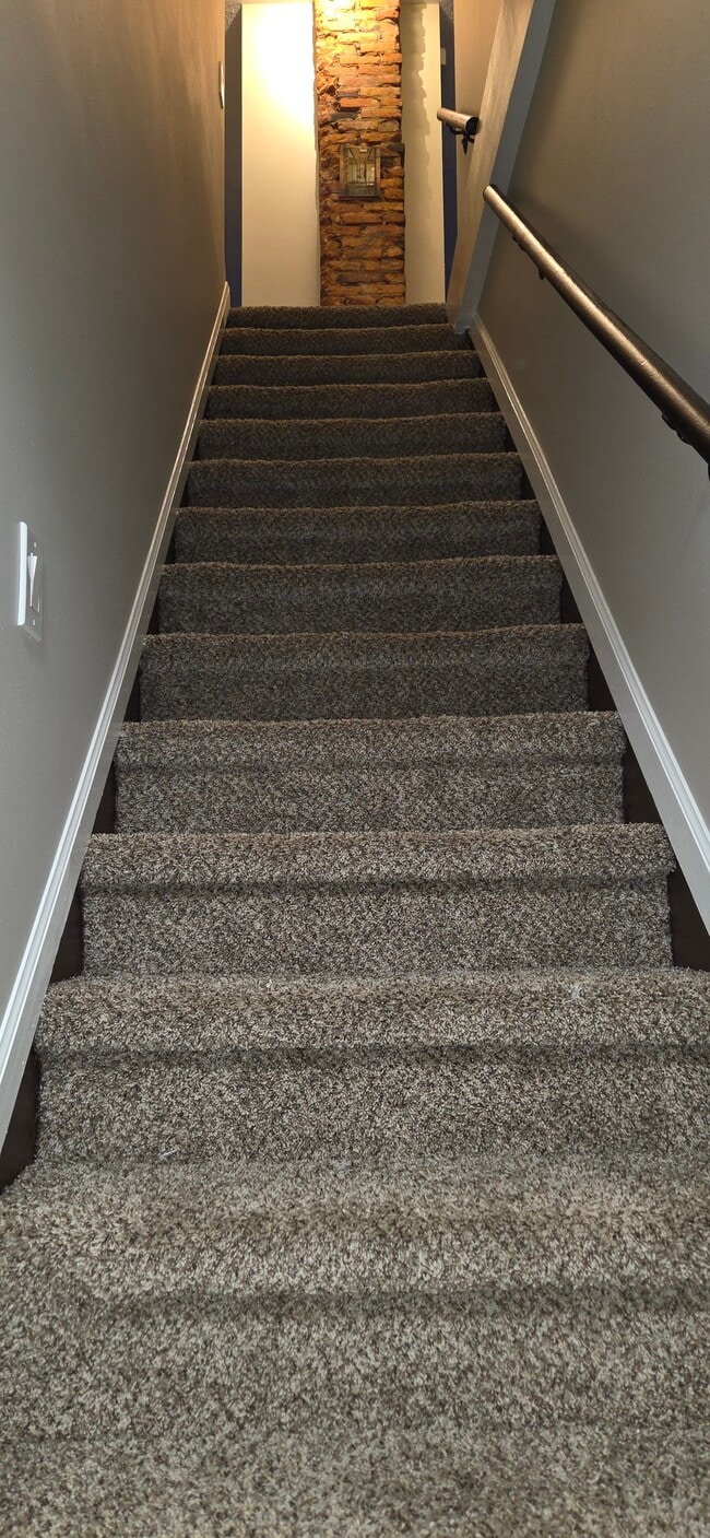 Building Photo - 484 Merchants Rd