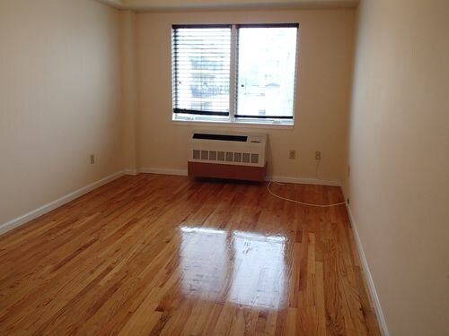 Foto del edificio - 2838 Stillwell Ave