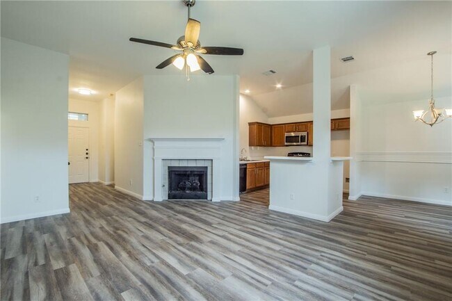 Building Photo - 1901 Holly Springs Dr