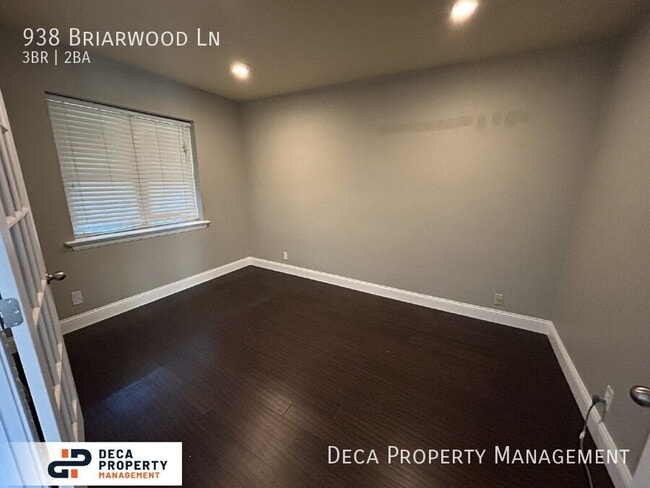 Building Photo - 938 Briarwood Ln