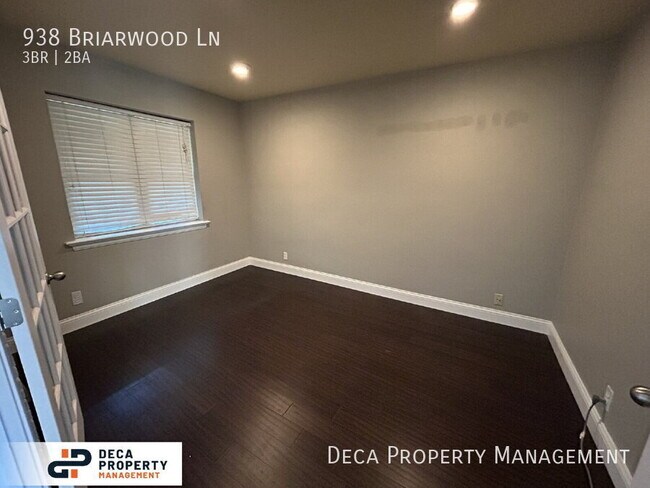 Foto del edificio - 938 Briarwood Ln
