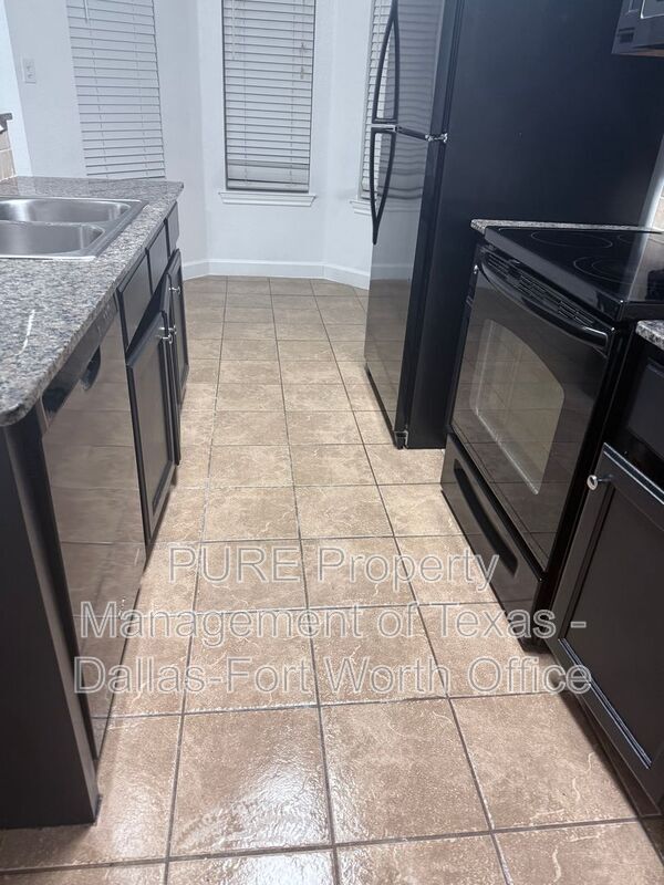 Building Photo - 529 Mast Ct