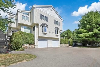 Building Photo - 1303 Old Bridge Ln