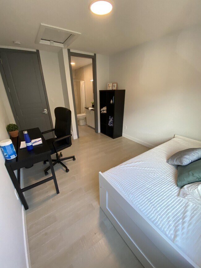 Photo du bâtiment - 10749-10786 86 Ave NW