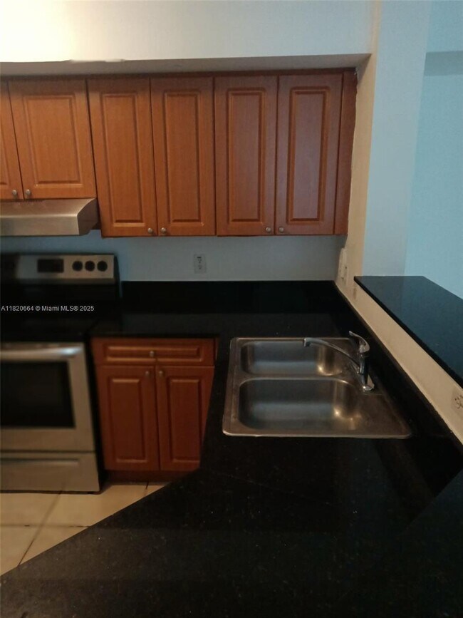 Building Photo - 3 bedroom in Miami Gardens FL 33056