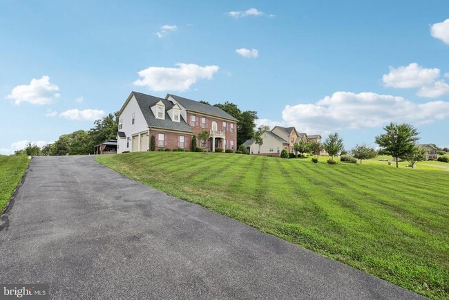 Building Photo - 141 Hawkes Ct