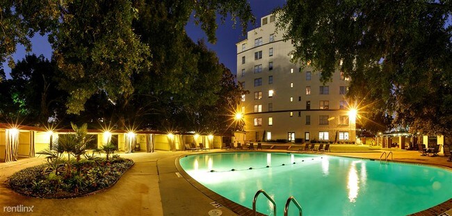 Foto del edificio - 3001 Maple Ave