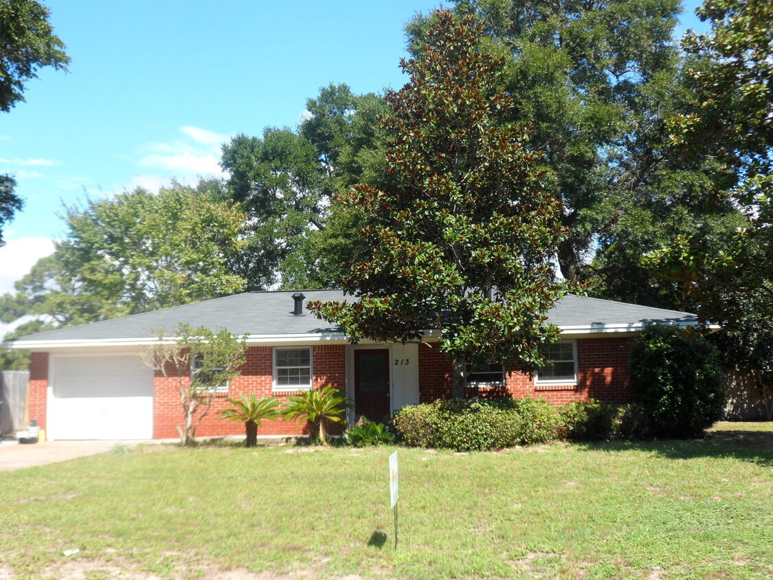 Foto principal - Newly Painted 3 Bedrooms Home in Fort Walt...