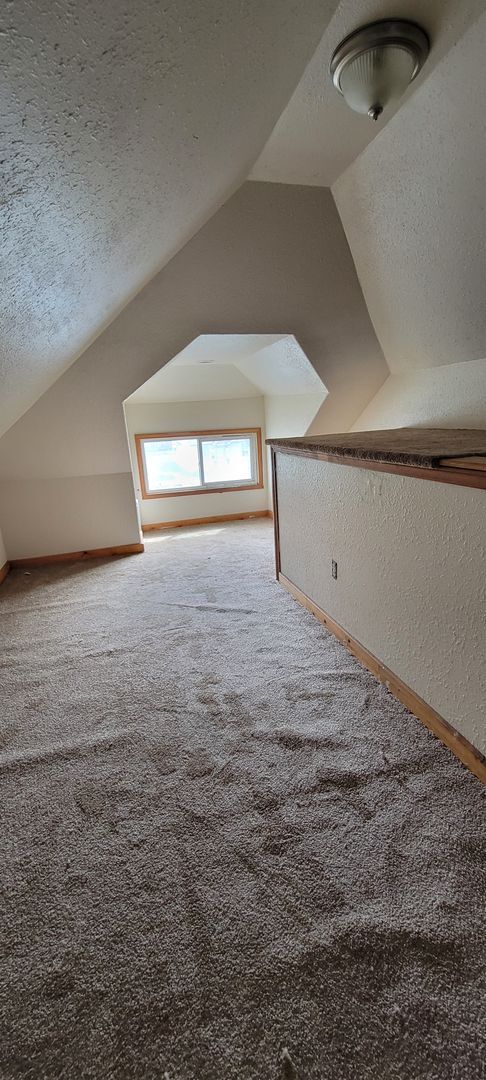 Building Photo - Great 3 bed home with garage