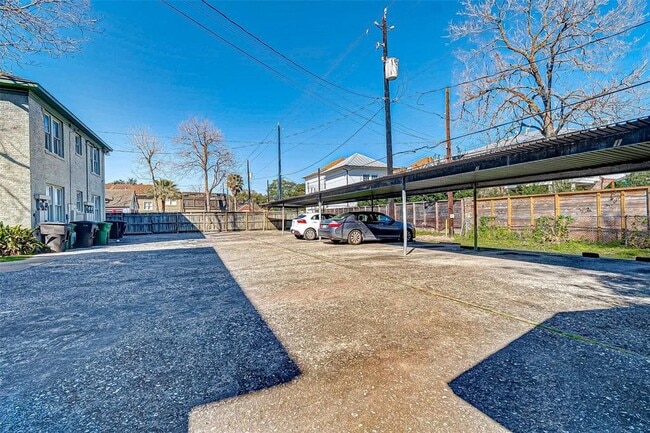 Building Photo - 1024 Heights Blvd