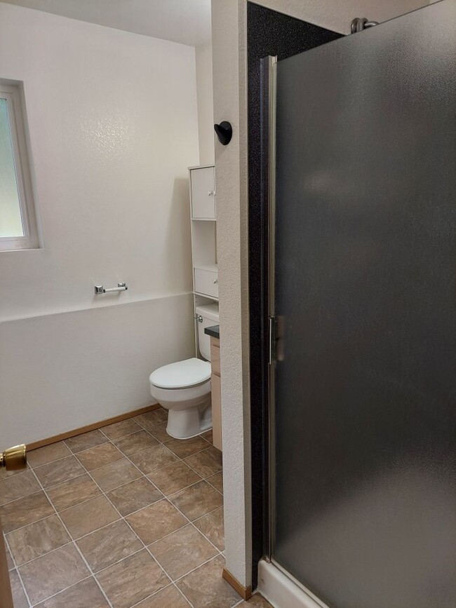Foto del edificio - 3 Bedroom Home in Miller Bay Estates