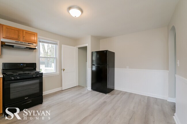 Building Photo - You will love this adorable home