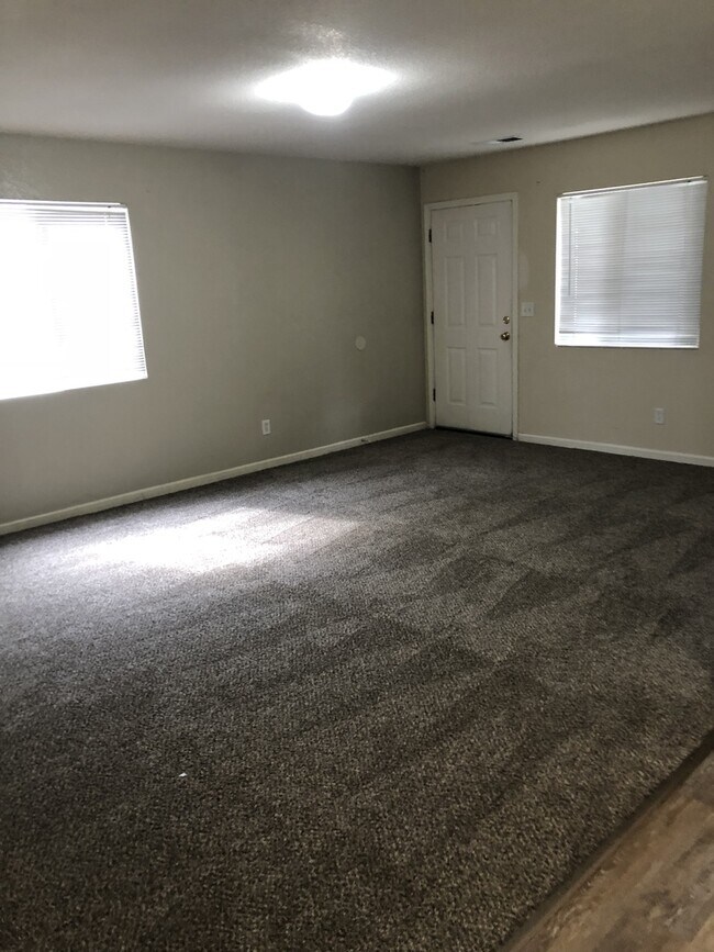 Building Photo - 360 Linden Street Unit B