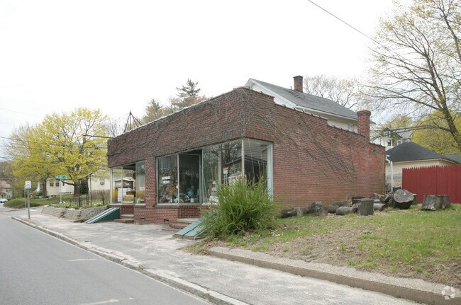 Building Photo - 250 New Litchfield St