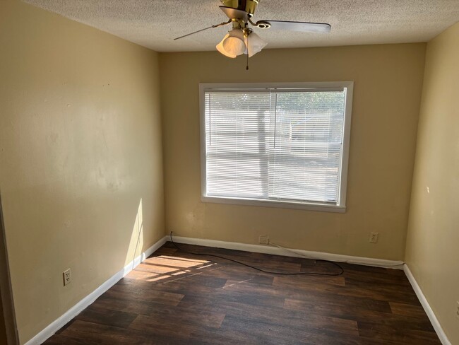 Building Photo - 1801 Goodyear Ave - TJ