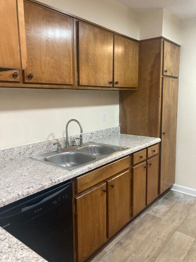 Foto del edificio - 1502 Benjamin Pkwy