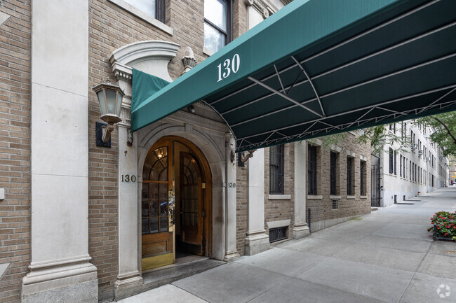 Entrada - 130 E 94th St