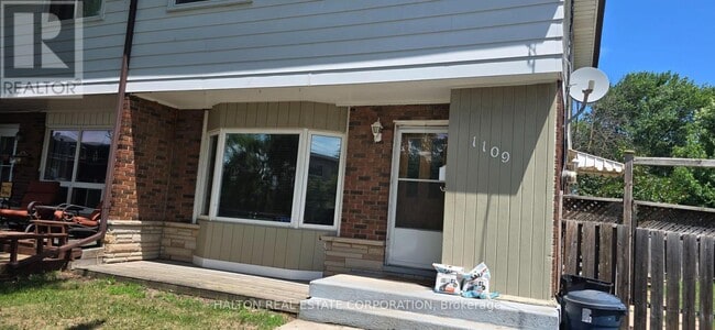 Building Photo - 1109 Highland St