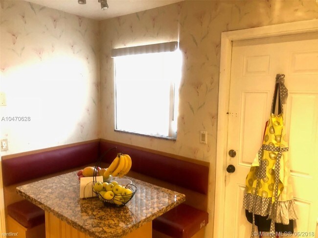 Foto del edificio - 2 br, 2 bath Condo - 219 NE 14th Ave Apt 302