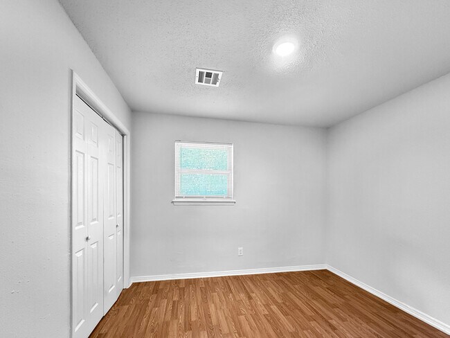 Foto del edificio - 4325 Prairie Ln