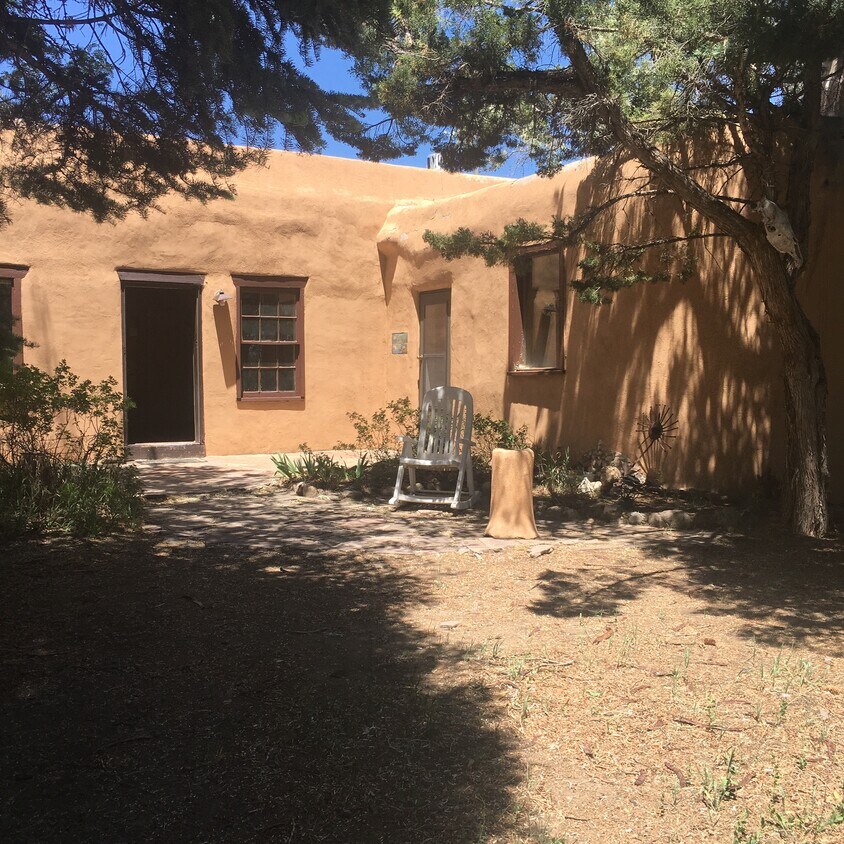 1605 Paseo Del Pueblo Norte, El Prado, NM 87529 House Rental in El