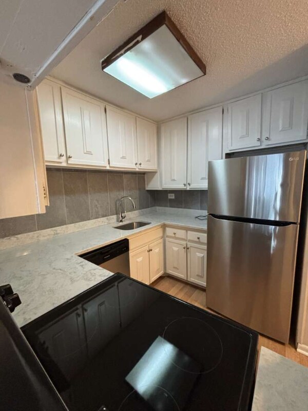 Foto del edificio - 16 E Old Willow Rd