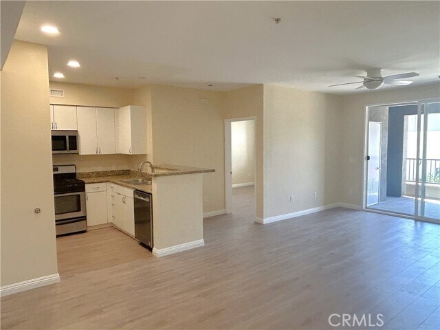 Foto del edificio - 1801 E Katella Ave