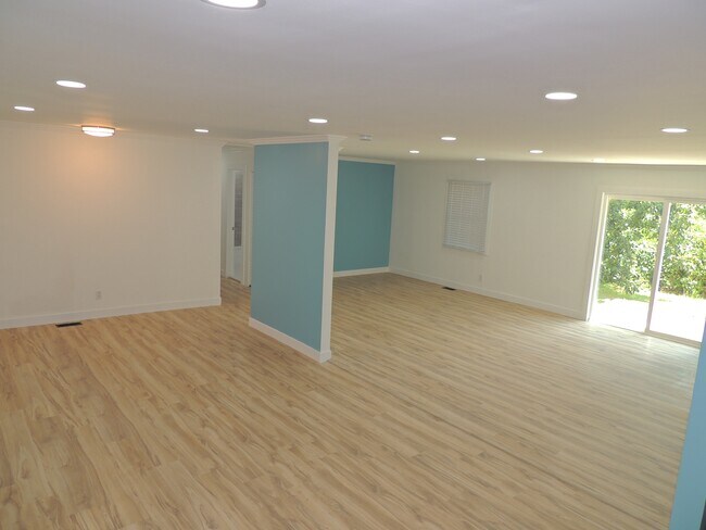 Foto del edificio - 409 Windfield Ct