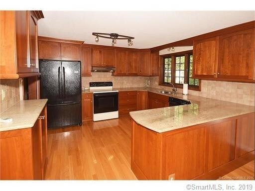 Foto del edificio - 73 Ridge Rd