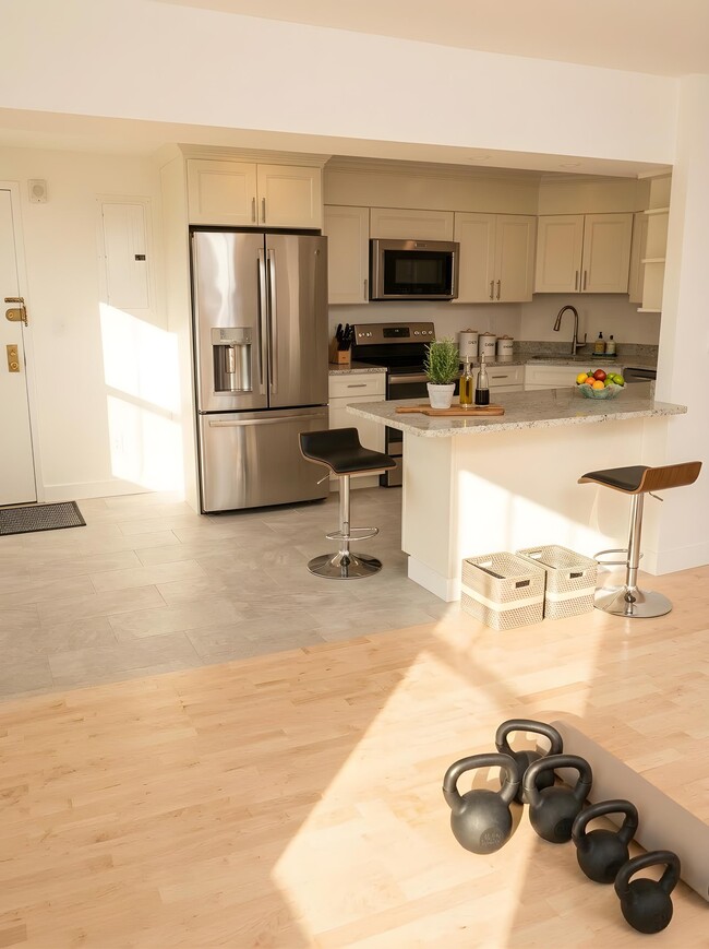 Building Photo - 125 Pleasant St